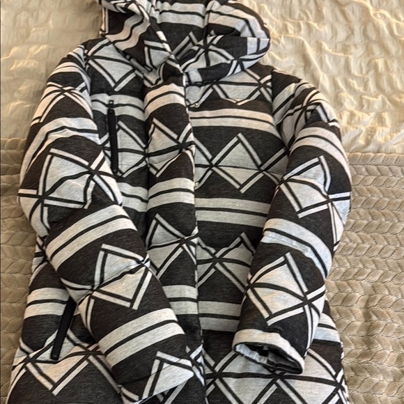 Hurley junior women’s Geometric Patterned Hooded Jacket - small - Picture 1 of 10